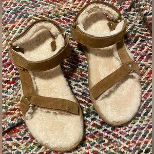 Women’s Size 11 Cozy Teva Sandals